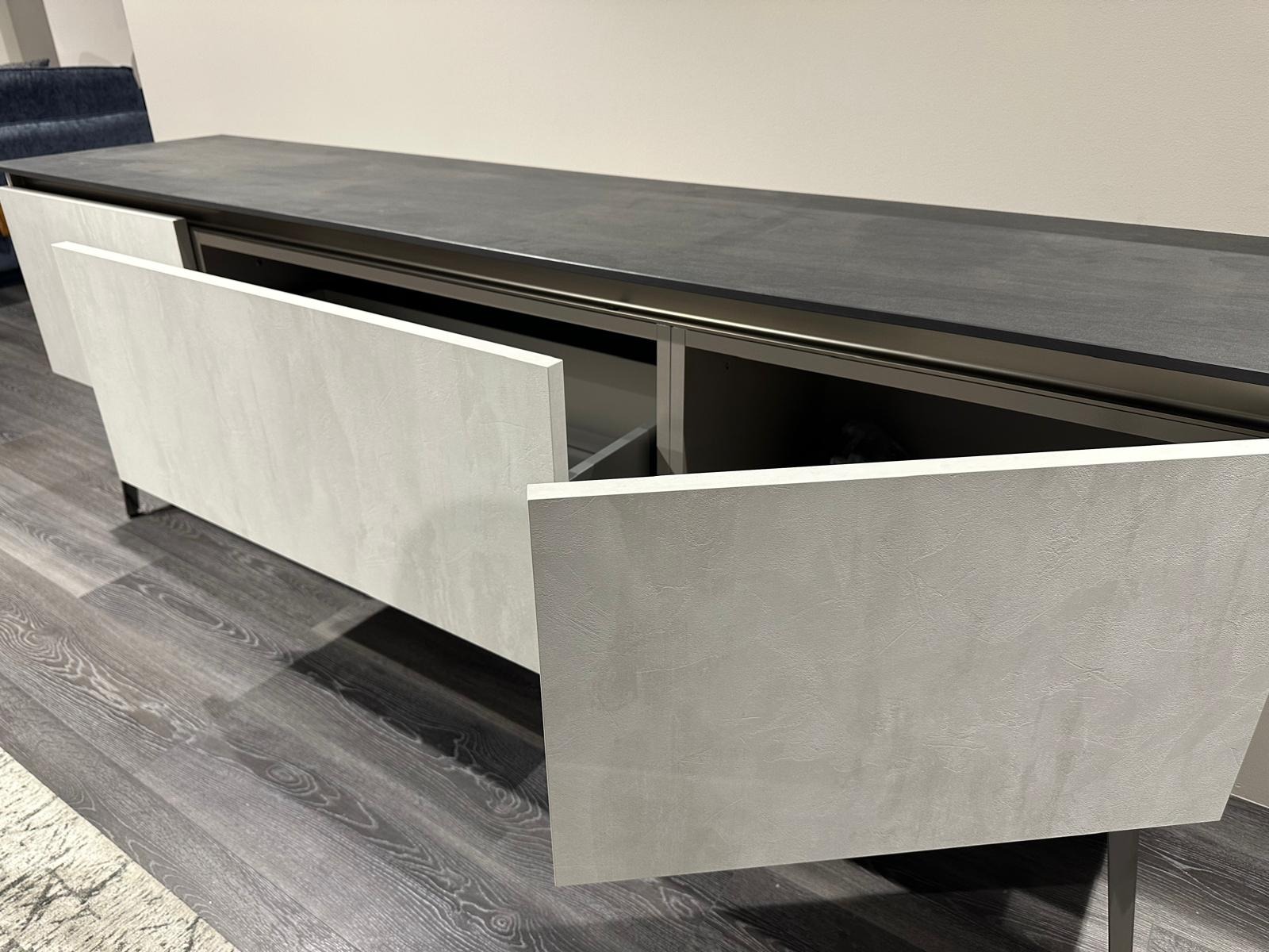 Madia Metropolis Stosa